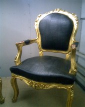 Złocony fotel. - Tapicerstwo Poznań