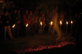 Chodzenie po rozżarzonych węglach - Chodzenie po rozżarzonych węglach Gdańsk