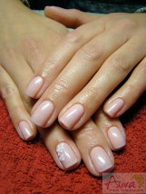 Manicure hybrydowy - Aura Studio kosmetyczne & Solarium Bielsk Podlaski