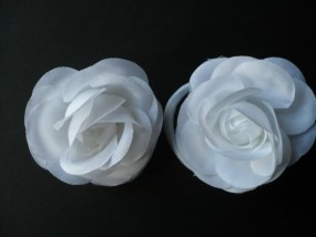 Różyczki białe - Firma Handlowa  Klips  - ozdoby do włosów, biżuteria sztuczna Gdynia