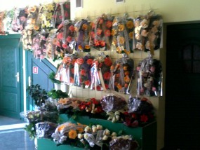 Kwiaty, wieńce, wiązanki pogrzebowe - Centrum Pogrzebowe Okręgliccy Włoszczowa