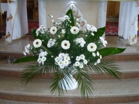 Kompozycje kwiatowe do kościoła - Kwiaciarnia  Wrzos  Firma Handlowa Gołdap
