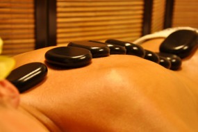 Masaż gorącymi kamieniami - Re-vita Gabinet Masażu, Fizykoterapii, Kosmetyki i Odnowy Biologicznej Suwałki