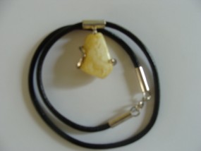 wisiorek na rzemieniu - Trzciński Design Reda