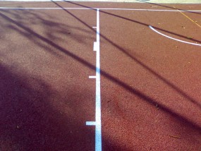 Malowanie linii na boiskach poliuretanowych i w halach sportowych - Abernikula Gdynia