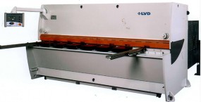 Cięcie blach gilotyną - Europejskie Centrum Innowacyjne Kamil Pyclik Kluczbork