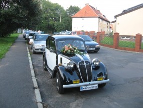 zabytkowy samochód do ślubu - Profesjonalne usługi fotograficzne Wałbrzych