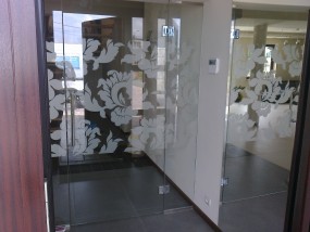 montaż drzwi szklanych wahadłowych lub suwanych -  szkło-zdw  s.c. Robert Styczyński, Krzysztof Tucki Zduńska Wola