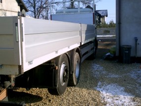 montaż profili burtowych panelowych- łączonych - Skrzynie ładunkowe - naprawa nadwozi - zabudowy nadwozi - burty aluminiowe - części do nadwozi Ćwikli