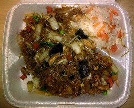 Makaron sojowy z kurczakiem,wieprzowiną lub wołowiną - Bar Leeba-Sajgon Mińsk Mazowiecki