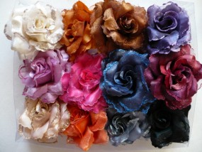 Kwiaty z brokatem 9/76 - Firma Handlowa  Klips  - ozdoby do włosów, biżuteria sztuczna Gdynia