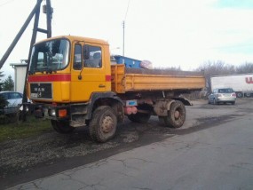 Odśnieżanie parkingów przed sklepami, hotelami, posesjami Bielsko - Usługi transportowe Tomasz Katana Meszna