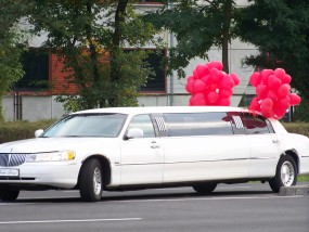 Dekoracja samochodu balonami - DekoBal Piła