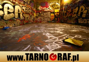 Fototapeta na wymiar - P.H.U. TARNOGRAF - Fabryka Reklamy Tarnobrzeg