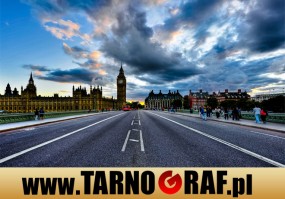 Fototapeta na wymiar - P.H.U. TARNOGRAF - Fabryka Reklamy Tarnobrzeg