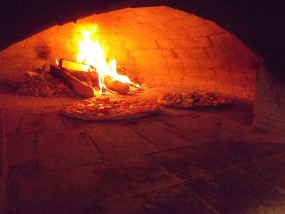 pizza z pieca opalanego drewnem - Pizzeria Euforia Lublin