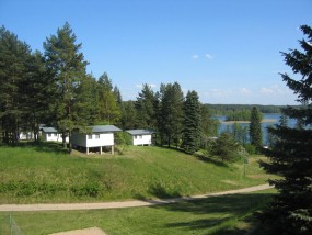 Domki czteroosobowe z widokiem na jezioro - Mazury Club Sp. z o.o. Maradki