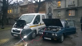 Uruchomienie samochodu z rozładowanym akumulatorem - TUREK Michał Turzyński Warszawa