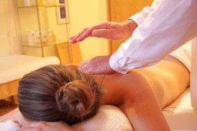 Pobudzający masaż wyszczuplający bańką chińską - Centrum Rehabilitacji Świat Zdrowia Magdalena Ciaciura Bielsko-Biała