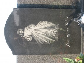 Grawerowanie w pomniku - MARKA - Napisy Pomnikowe Ostrołęka