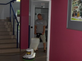 Sprzątanie klatek i obiektów - P.U.H. Aster Chruściele