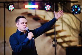 DJ na imprezę - kompleksowa oprawa muzyczna i oświetleniowa imprez wesela poprawiny bale - Siechnice JARQUS Jarosław Łuszcz