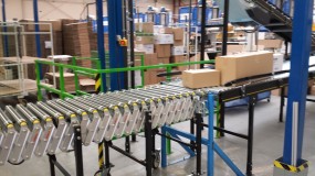 Przenośnik elastyczny rolkowy napędzany Wyposażenie produkcji - Łódź Andrzejewski -  Automatyzacja i Wyposażenie Produkcji Sp. z o.o.