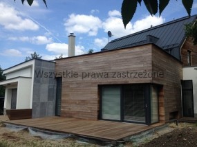 montaż elewacji z drewna - Tarasy elewacje drewniane i ogrody Warszawa