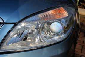Regeneracja szklanych kloszy reflektorów - Autoszyby - Naprawa  szyb samochodowych Bielsko-Biała