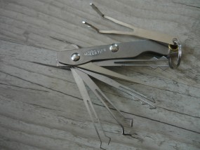 scyzoryk do otwierania samochodów - sos zabezpieczenia Piotr Trzcinski Zgorzelec