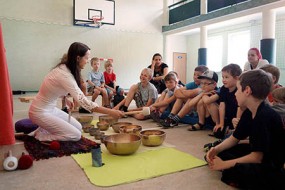 Terapia dźwiękiem mis tybetańskich dla dzieci - Medik Way Medycyna Naturalna Kraków