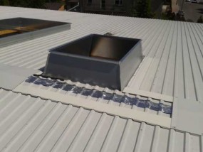 Podstawy na dach z płyty warstwowej - GULAJSKI - Produkcja: Świetliki dachowe, wyłazy dachowe, klapy dymowe Kopienice