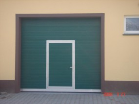 Bramy segmentowe z drzwiami - EUROFIL Bramy Okna Drzwi Rolety Radomsko
