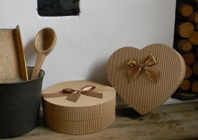 Pudełko okrągłe i pudełko serce - F.H.P. Arkusz s.c. Małgorzata Adamczyk, Marek Bartoń Kraków