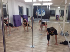 Treningi grupowe pole dance - No Gravity Pole Dance Studio Grodzisk Mazowiecki