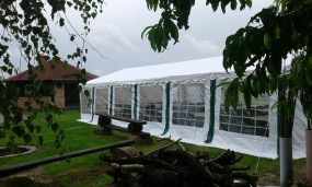 Namiot 6 x 12 m ze stołami i krzesłami - abcatering Rokietnica
