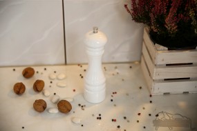 Drewniany młynek do pieprzu lakierowany - F.P.H.U drewpart Szerzyny