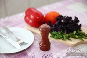 Drewniana solniczka okrągła - F.P.H.U drewpart Szerzyny