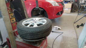 zmiana opon - Auto szyby Sanok i montaż haków Panorama Marcin Kopiec Sanok