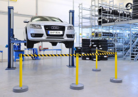 Słupek wygrodzeniowy z taśmą ostrzegawczą 365cm. Warszawa - REAL BHP - Artykuły BHP i Sprzęt Elektroizolacyjny