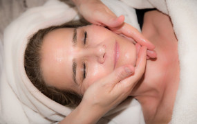 Odmładzający masaż twarzy - Terapie z natury Łomianki