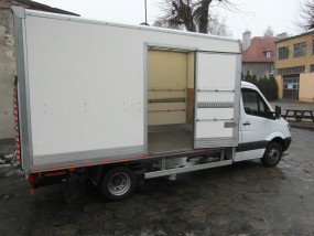 Sprinter kontener z windą załadowczą - Autowypożyczalnia Wasław Poznań