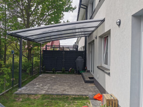 nowoczesne zadaszenie stalowe z poliwęglanu na wymiar z montażem ocynk - Wojtdach Zadaszenia Tarasów Balkonów Wiaty Samochodowe Garażowe Daszki nad Dr