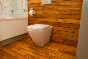 DESKA TEAK INDONEZYJSKI z frezem pod gumę łazienka - PARKIETT Salon z podłogami drewnianymi. Producent/Importer Warszawa