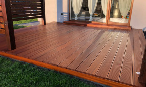 DESKA TARASOWA Taras drewniany TATAJUBA KD - PARKIETT Salon z podłogami drewnianymi. Producent/Importer Warszawa