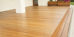 DESKA TARASOWA drewniana Taras drewniany GARAPA KD - PARKIETT Salon z podłogami drewnianymi. Producent/Importer Warszawa