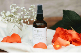 Hydrolat z Róży Damasceńskiej - Wilcza Jagoda kosmetyki naturalne Tarnawa