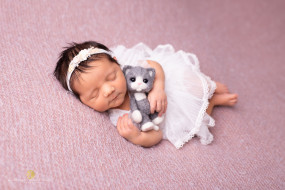 Sesja noworodkowa- zdjęcia noworodków do 14 dnia życia - On The Moon Katarzyna Szołdrowska Fotografia noworodkowa sesja ciążowa Kraków