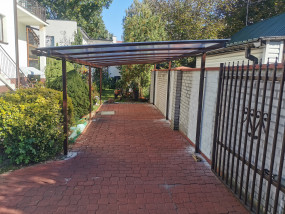 nowoczesna stalowa wiata samochodowa poliwęglan ocynk na wymiar montaż - Wojtdach Zadaszenia Tarasów Balkonów Wiaty Samochodowe Garażowe Daszki nad Dr