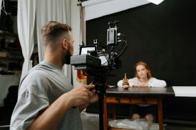 Produkcja reklam wideo - Amper Art Media Production - Adam Przyna Piaseczno